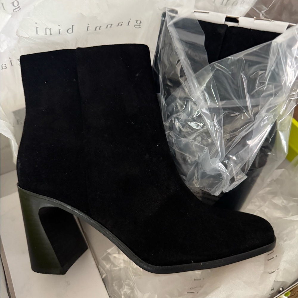 NIB Gianni Bini Black Heeled Boots with Chunky Heel